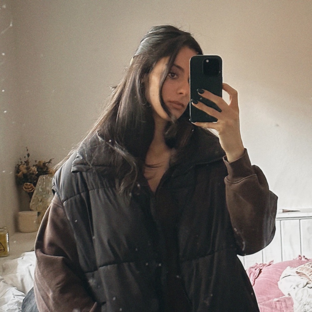 Meet your Posher, Roya - Picture 2 of 5